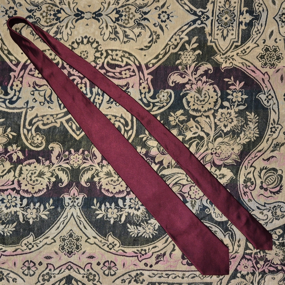 Broletto red 100% silk tie
